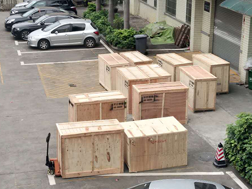 定制型金屬檢測儀裝箱發貨