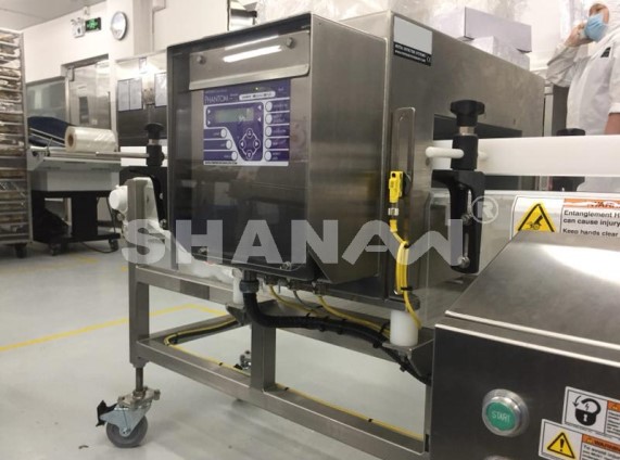 東莞黑玫瑰食品有限公司采購進口高精度小型金屬檢測機